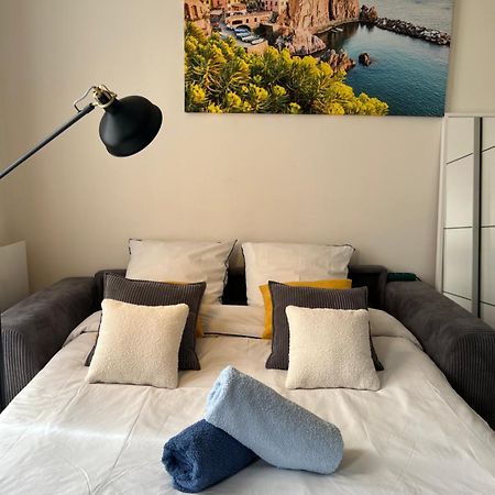 Grand Studio Lumineux En Plein Coeur De Versailles Exterior foto